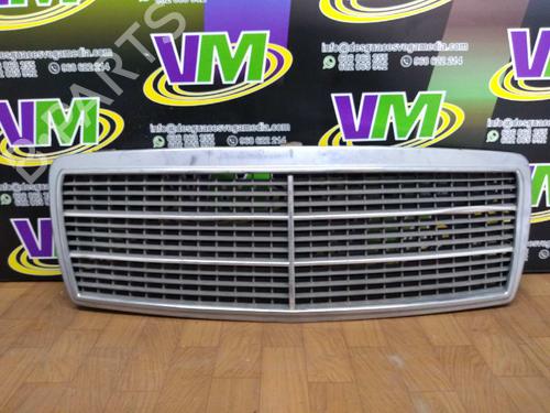 Used Grille MERCEDES-BENZ C-CLASS (W202) C 220 (202.022) (150 hp) 7466801