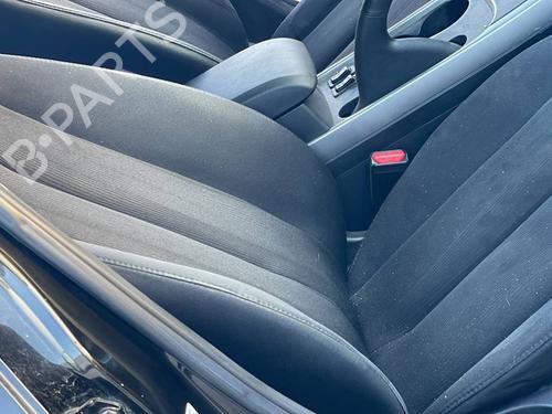 Used Right front seat Right front seat 39451163 39451163