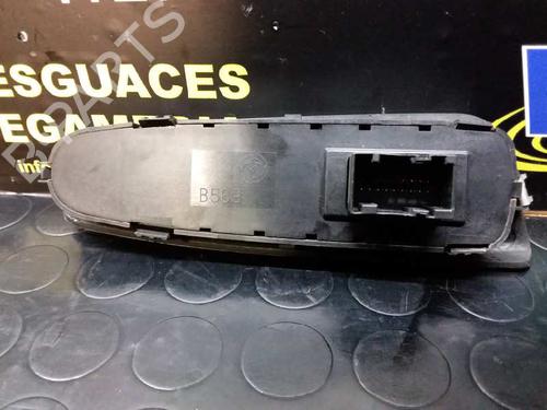 Mando elevalunas delantera derecho FIAT STILO (192_) 1.9 D Multijet (120 hp) 8213044