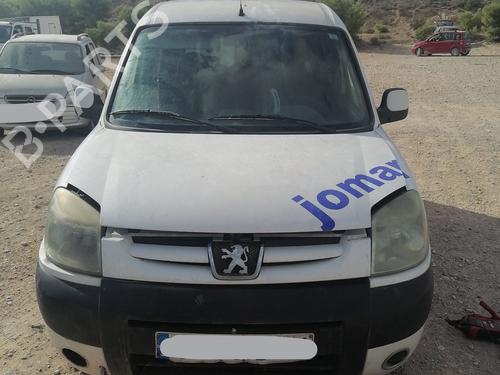 Left front fog light PEUGEOT PARTNER MPV (5_, G_) 2.0 HDI | BP8303516C30 