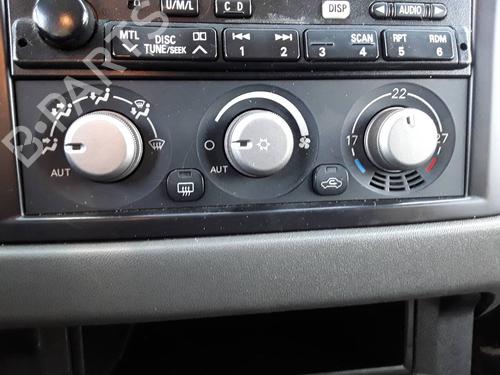 Airco bedieningspaneel MITSUBISHI PAJERO III (V7_W, V6_W) 3.2 Di-D (V68W, V78W) (165 hp) 11381889
