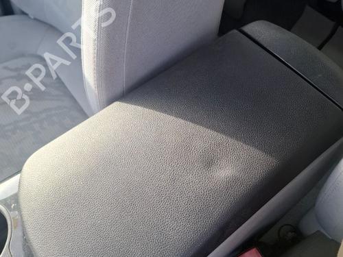 Used Armrest / Center console PEUGEOT 3008 I MPV (0U_) 1.6 HDi (109 hp) 31723429