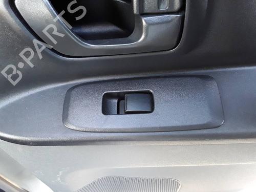 Used Right rear window switch MITSUBISHI PAJERO III (V7_W, V6_W) 3.2 Di-D (V68W, V78W) (165 hp) 11381892