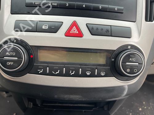 AC Styreenhet / Manøvreringsenhet KIA CEE'D Hatchback (ED) [2006-2012]  27990223
