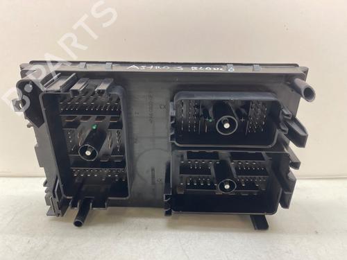 Fuse box OPEL ASTRA J (P10) | BP26645644E1