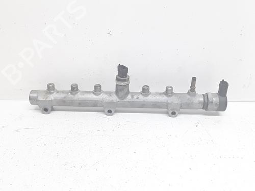 Injection rail HYUNDAI H-1 / STAREX Bus (A1) 2.5 CRDi | BP13733222M98