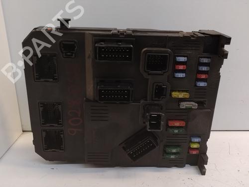 Used Fuse box Fuse box 37014938 37014938