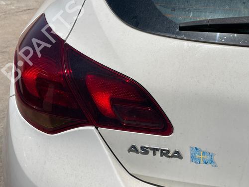Venstre baglygte bagklap OPEL ASTRA J (P10) [2009-2016]  26334589