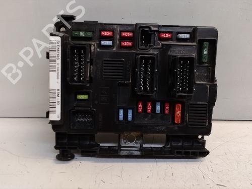 Used Fuse box Fuse box 38524872 38524872