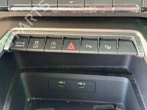 switch-audi-a3-sportback-8ya-8yf-2019-38930727 main image