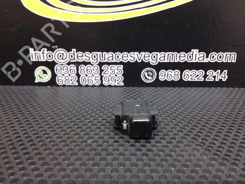 Used Switch MERCEDES-BENZ C-CLASS (W202) C 220 (202.022) (150 hp) 7467690