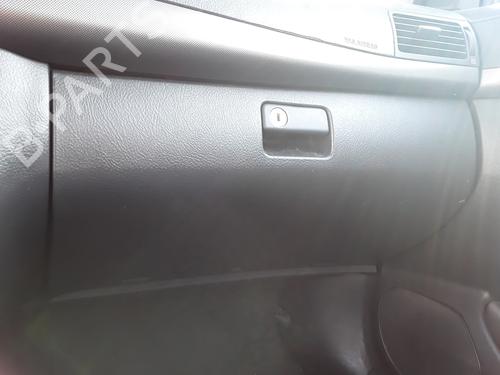 Used Glove box TOYOTA AVENSIS (_T25_) 2.0 D-4D (CDT250_, CDT250R) (116 hp) 9236035