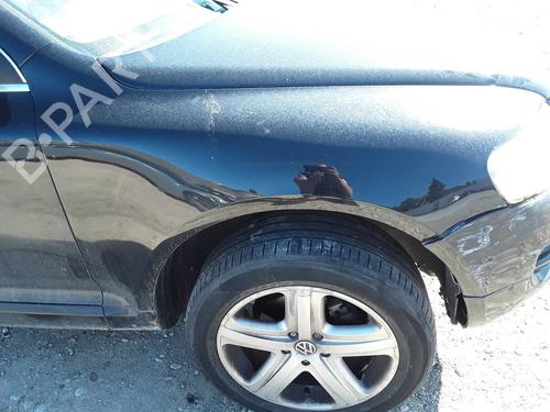 Używane Błotnik przedni prawy VW TOUAREG (7LA, 7L6, 7L7) 2.5 R5 TDI (174 hp) 17643336