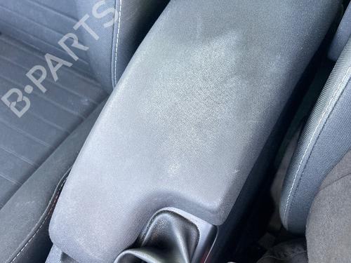 Used Armrest / Center console RENAULT MEGANE III Hatchback (BZ0/1_, B3_) 1.2 TCe (BZ2B, BZ11) (116 hp) 31116690