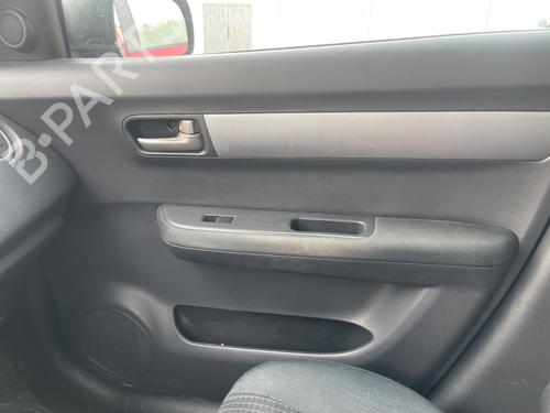Garniture avant droite SUZUKI SWIFT III (MZ, EZ) [2005-2025]  27441805