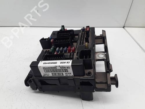 Used Fuse box Fuse box 36937361 36937361