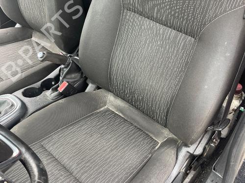Sedile anteriore sinistro OPEL ASTRA J (P10) [2009-2016]  31117886