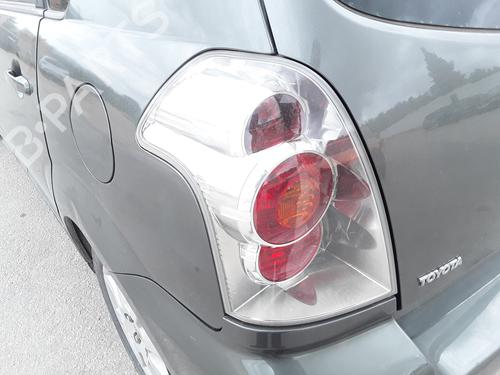 Used Left taillight TOYOTA COROLLA Verso (ZER_, ZZE12_, R1_) 2.0 D-4D (CUR10_, CUR10R) (116 hp) 15188273