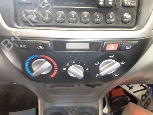 AC Styreenhet / Manøvreringsenhet TOYOTA RAV 4 II (_A2_) 2.0 4WD (ACA21, ACA20) (150 hp) 13733289