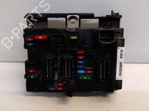 Used Fuse box Fuse box 39106939 39106939