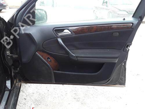 Høyre frontpanel Høyre frontpanel MERCEDES-BENZ C-CLASS (W203) C 200 Kompressor (203.042) (163 hp) 36392612 36392612