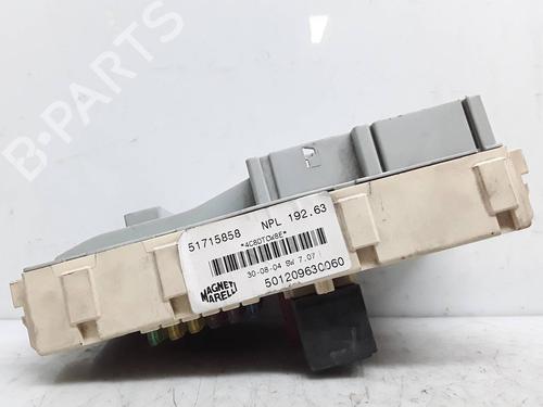 Fuse box FIAT STILO (192_) 1.9 JTD (192_XE1A) | BP8600487E1 