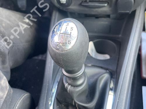Used Gear lever RENAULT MEGANE III Hatchback (BZ0/1_, B3_) 1.2 TCe (BZ2B, BZ11) (116 hp) 31116689