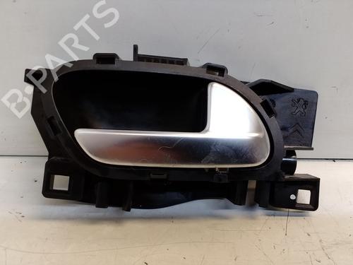 Used Front right interior door handle Front right interior door handle 37477482 37477482