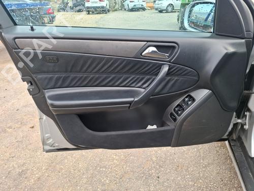 Forreste venstre beklædning MERCEDES-BENZ C-CLASS (W203) C 220 CDI (203.006) (136 hp) 31906680