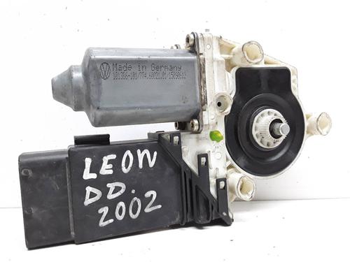 Rudehejsemotor forskærm højre SEAT LEON (1M1) [1999-2006]  10156864