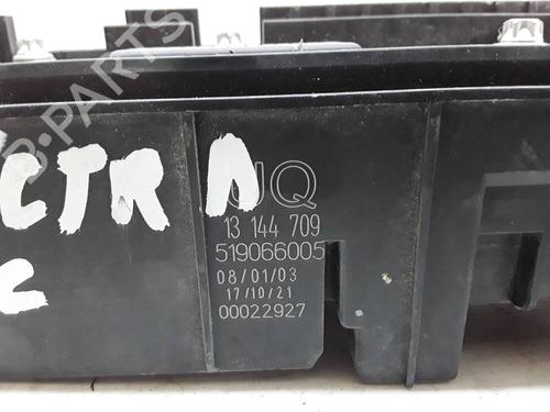 Used Fuse box OPEL VECTRA C (Z02) [2002-2009]  9532699