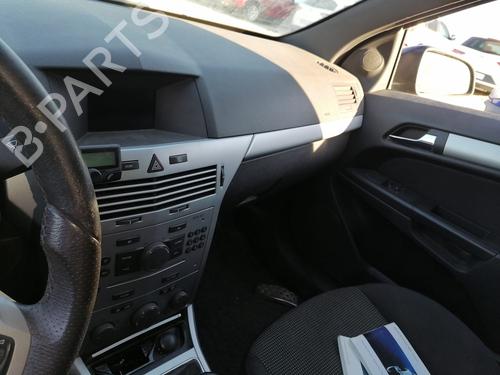 Venstre baglygte OPEL ASTRA H GTC (A04) 1.9 CDTI (L08) | BP10360243C34 