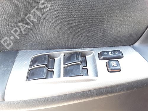 Interrupteur de vitre avant gauche TOYOTA COROLLA (_E12_) 2.0 D-4D (CDE120R, CDE120L_) (116 hp) 13535299