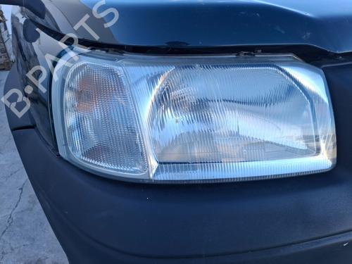 Used Right headlight LAND ROVER FREELANDER I (L314) [1998-2006]  31721344