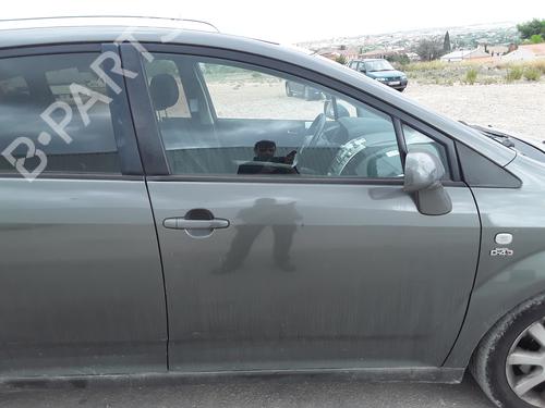 Used Right front door TOYOTA COROLLA Verso (ZER_, ZZE12_, R1_) 2.0 D-4D (CUR10_, CUR10R) (116 hp) 15188275