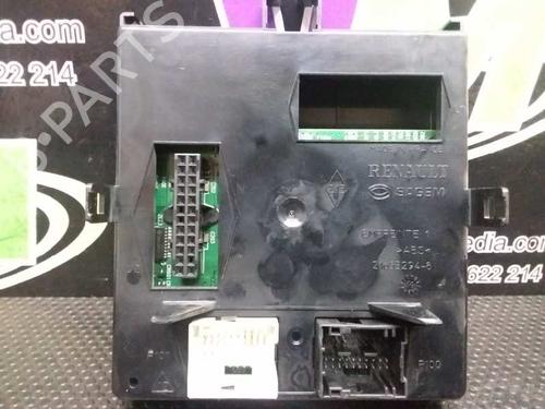 Used Fuse box RENAULT LAGUNA II (BG0/1_) [2001-2007]  7468112