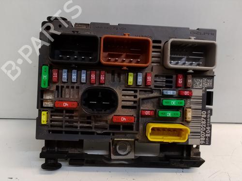 Used Fuse box Fuse box 37161560 37161560