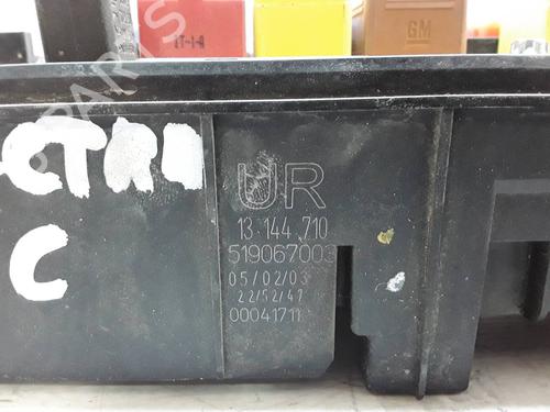 Boîte à Fusibles OPEL VECTRA C (Z02) [2002-2009]  9532701