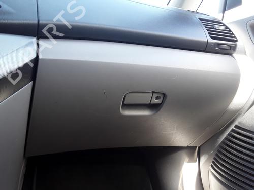 Used Glove box MITSUBISHI GRANDIS (NA_W) 2.0 DI-D (NA8W) (136 hp) 12317383