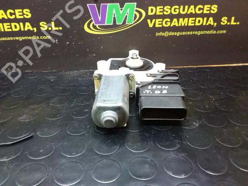 Rudehejsemotor bagstkærm højre SEAT LEON (1M1) | BP7469955E22