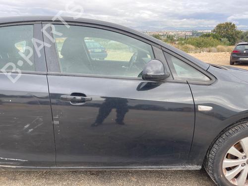 Used Right front door OPEL ASTRA J (P10) [2009-2016]  31117880