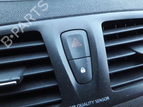 warning-switch-renault-megane-iii-hatchback-bz01_-b3_-2008-36025117 main image