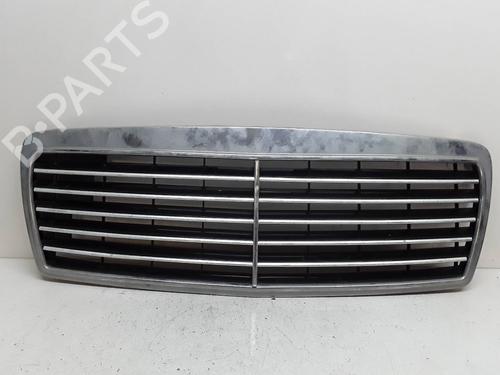 Used Grille MERCEDES-BENZ E-CLASS (W210) E 300 D (210.020) (136 hp) 15782681