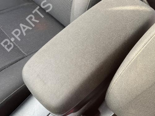 Used Armrest / Center console TOYOTA AVENSIS Saloon (_T25_) [2003-2009]  30441208