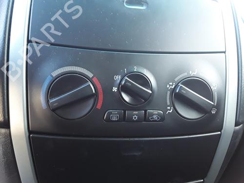 AC-Styringsenhed/Manøvreenhed MITSUBISHI SPACE STAR MPV (DG_A) 1.3 16V (DG1A) (86 hp) 15720571