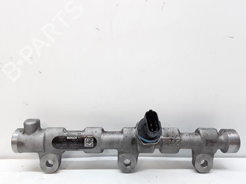 Used Injection rail NISSAN PRIMASTAR Van (X83) 2.0 dCi 115 (114 hp) 9213056