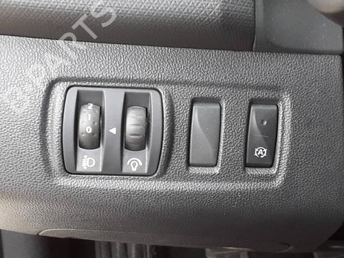 Used Headlight switch RENAULT CLIO IV (BH_) [2012-2021]  13468323