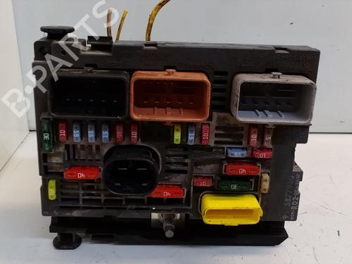 Used Fuse box Fuse box 37216003 37216003
