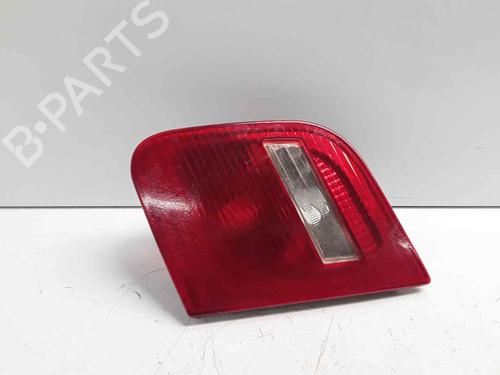 Używane Lampa tylna klapy bagażnika prawa BMW 3 (E46) 320 d (136 hp) 31700552
