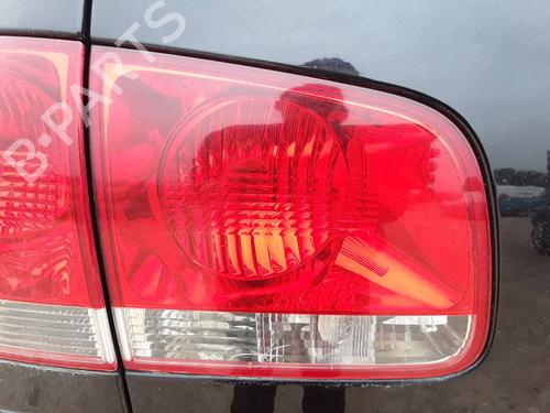 Achterlicht kofferdeksel achterklep links VW TOUAREG (7LA, 7L6, 7L7) 2.5 R5 TDI (174 hp) 8685905